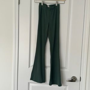 Aritzia Sunday Best Tate Flare Pant Green (2XS)
